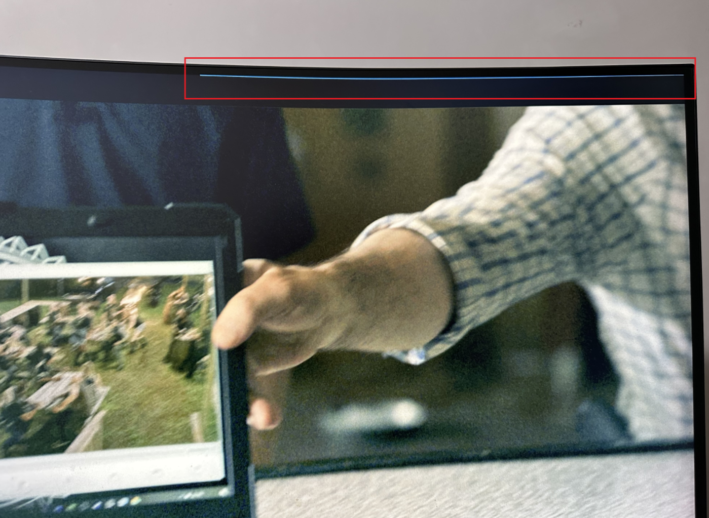 7.0全屏播放视频时屏幕右上方的蓝线？